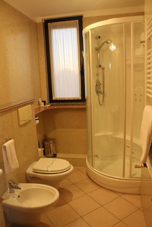 Imagen de la habitación del Hotel Garibaldi, Vercelli. Foto 15