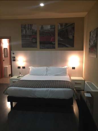 Imagen de la habitación del Hotel Garibaldi, Vercelli. Foto 17