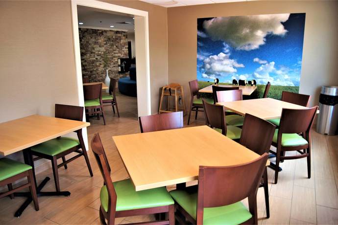 Imagen del bar/restaurante del Hotel Garner Hotel Macon West by IHG. Foto 3