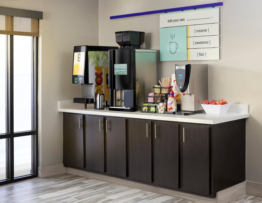Imagen del bar/restaurante del Hotel Garner Hotel North Bergen - NYC Gateway by IHG, North Bergen. Foto 3
