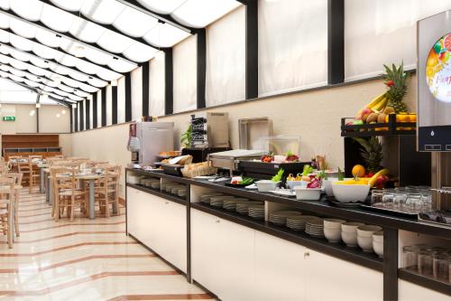 Imagen del bar/restaurante del Hotel Garner Hotel Rome Aurelia by IHG. Foto 2