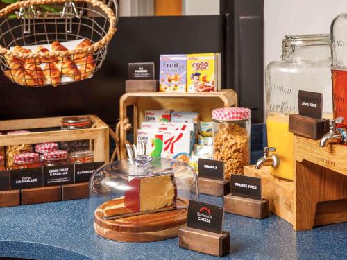 Imagen del bar/restaurante del Hotel Garner Lincoln by IHG. Foto 2