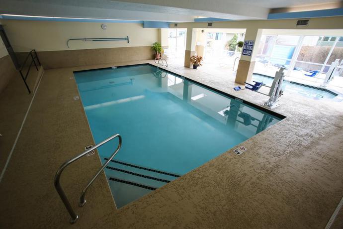 Imagen de la piscina del Hotel Garner Provo South by IHG. Foto 10