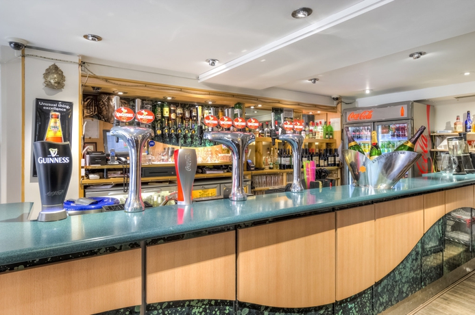Imagen del bar/restaurante del Hotel Garner Reading City Centre by IHG. Foto 3