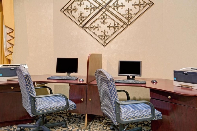 Imagen de los interiores del Hotel Garnet Inn and Suites. Foto 4