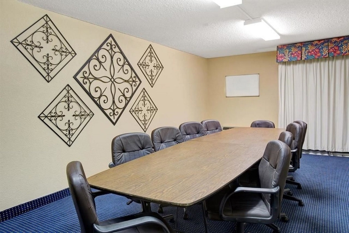 Imagen de los interiores del Hotel Garnet Inn and Suites. Foto 5