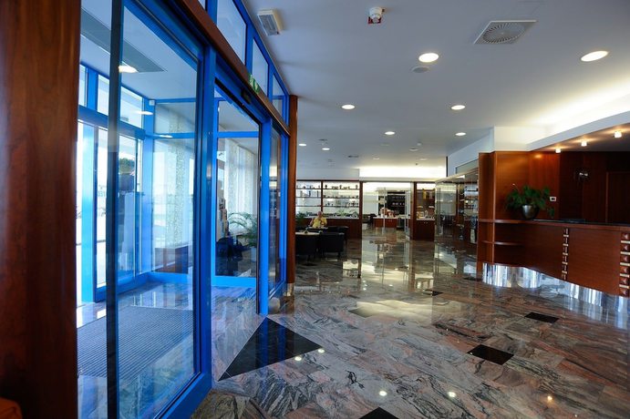 Imagen de los interiores del Hotel Garni Azul. Foto 18