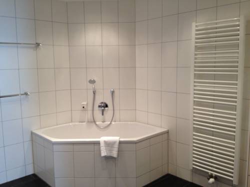 Imagen de la habitación del Hotel Garni Bettina. Foto 16