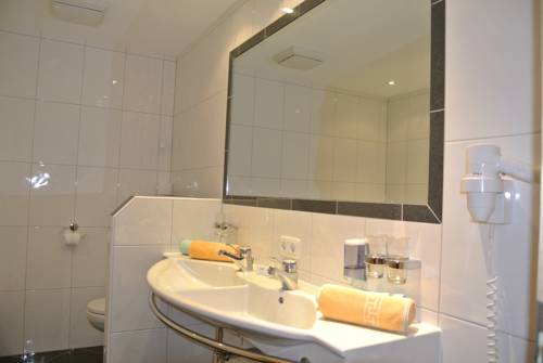 Imagen de la habitación del Hotel Garni Central, Kappl. Foto 12