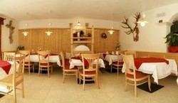 Imagen del bar/restaurante del Hotel Garni Ciasa Urban. Foto 2