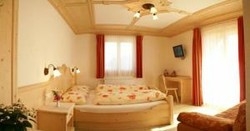 Imagen de la habitación del Hotel Garni Ciasa Urban. Foto 4