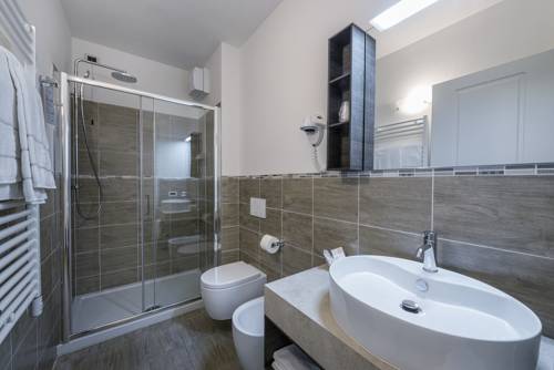 Imagen de la habitación del Hotel Garni Corona. Foto 15