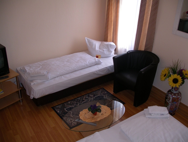Imagen de la habitación del Hotel Garni Djaran. Foto 9
