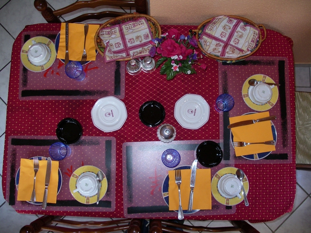 Imagen del bar/restaurante del Hotel Garni Djaran. Foto 4