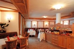 Imagen del bar/restaurante del Hotel Garni Elisir. Foto 2