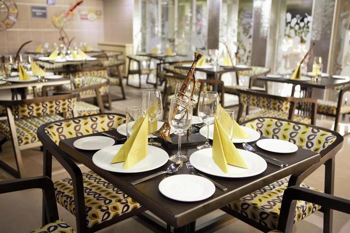 Imagen del bar/restaurante del Hotel Garni Fortuna. Foto 2