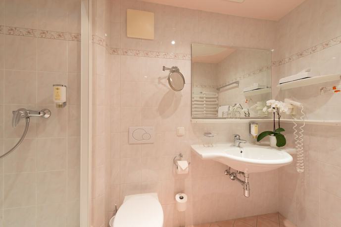 Imagen de la habitación del Hotel Garni Gunther, Burgstall - Postal. Foto 6