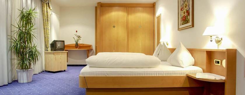 Imagen de la habitación del Hotel Garni Gunther, Burgstall - Postal. Foto 11