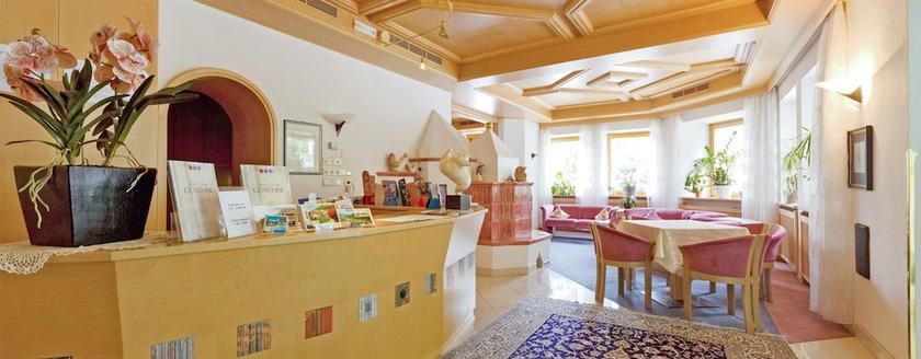 Imagen de los interiores del Hotel Garni Gunther, Burgstall - Postal. Foto 18