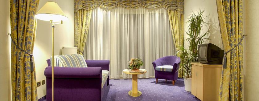 Imagen de la habitación del Hotel Garni Gunther, Burgstall - Postal. Foto 15