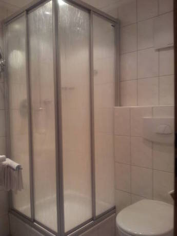Imagen de la habitación del Hotel Garni Helvetia. Foto 15