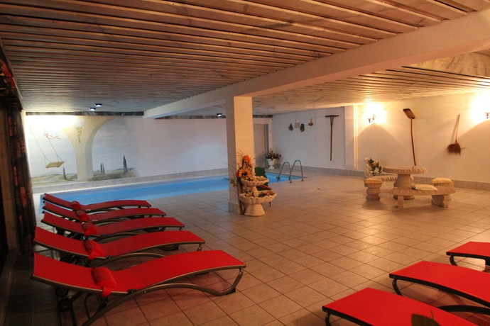 Imagen de la piscina del Hotel Garni Hubertus, Fulpmes. Foto 16