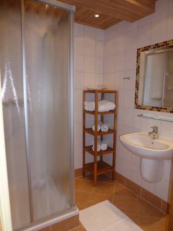 Imagen de la habitación del Hotel Garni Landhaus Trenkenbach. Foto 15