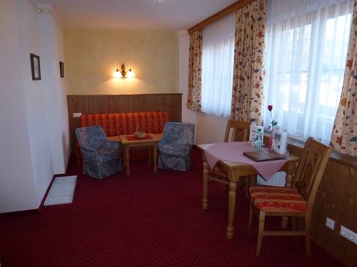 Imagen de la habitación del Hotel Garni Landhaus Trenkenbach. Foto 16