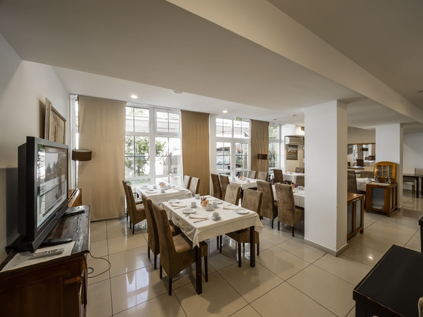 Imagen del bar/restaurante del Hotel Garni Le Petit Piaf. Foto 2