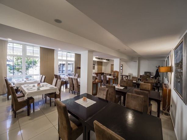 Imagen del bar/restaurante del Hotel Garni Le Petit Piaf. Foto 3