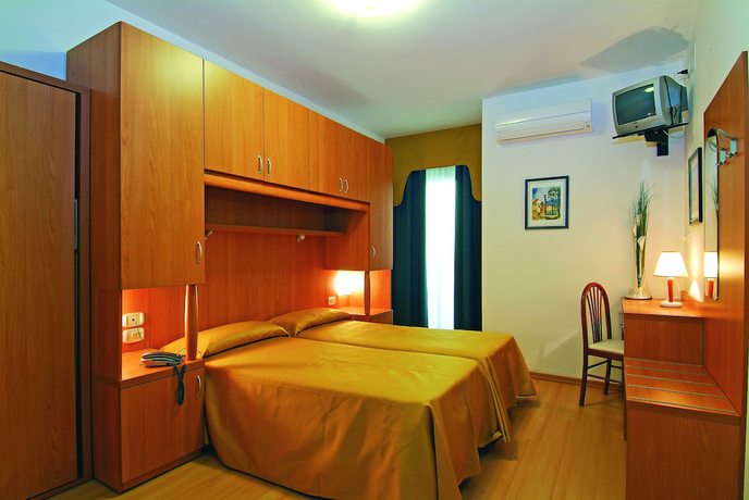 Imagen de la habitación del Hotel Garni Losanna. Foto 9