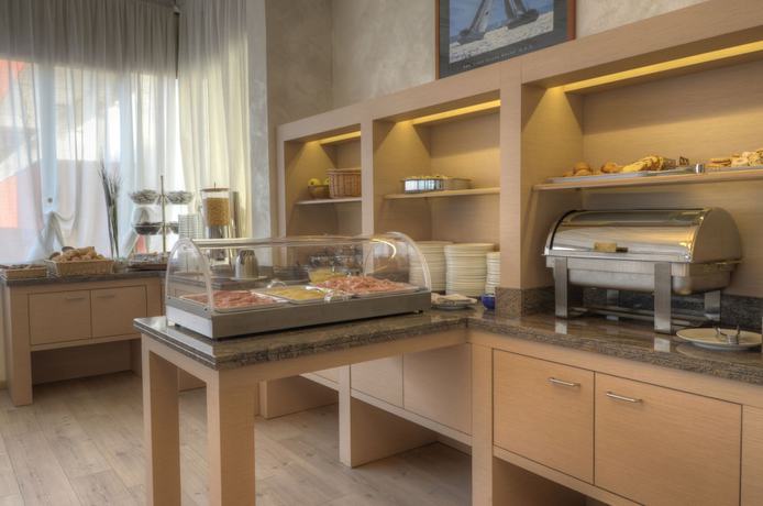 Imagen del bar/restaurante del Hotel Garni Losanna. Foto 7