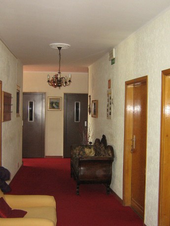 Imagen de los interiores del Hotel Garni Lux. Foto 20