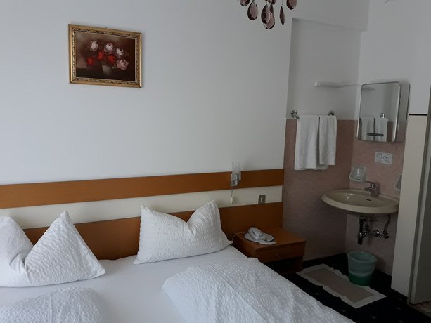 Imagen de la habitación del Hotel Garni Lux. Foto 16