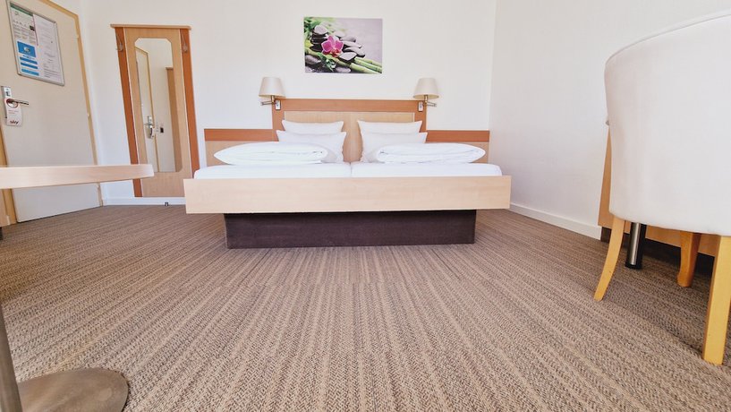 Imagen de la habitación del Hotel Garni Metzingen. Foto 5