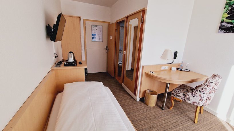 Imagen de la habitación del Hotel Garni Metzingen. Foto 11