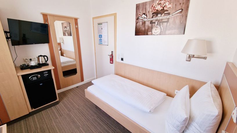 Imagen de la habitación del Hotel Garni Metzingen. Foto 19