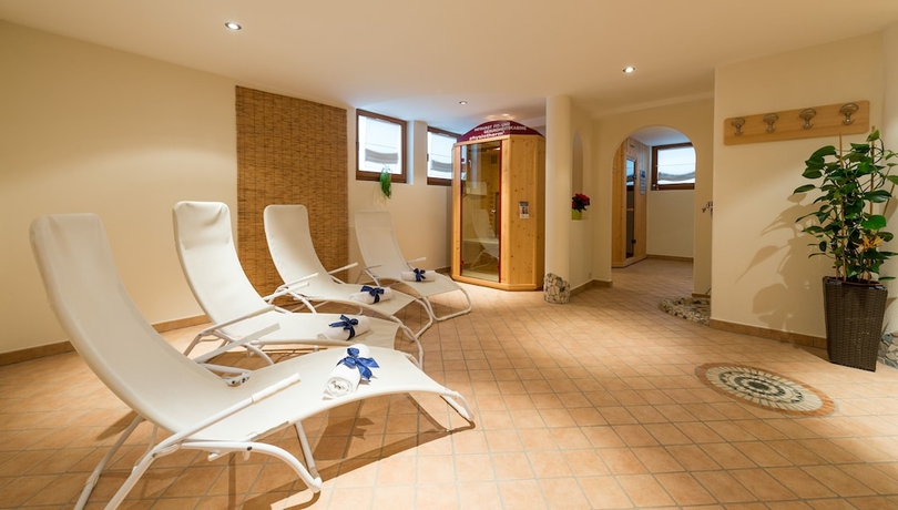 Imagen de la piscina del Hotel Garni Niederbacher. Foto 13