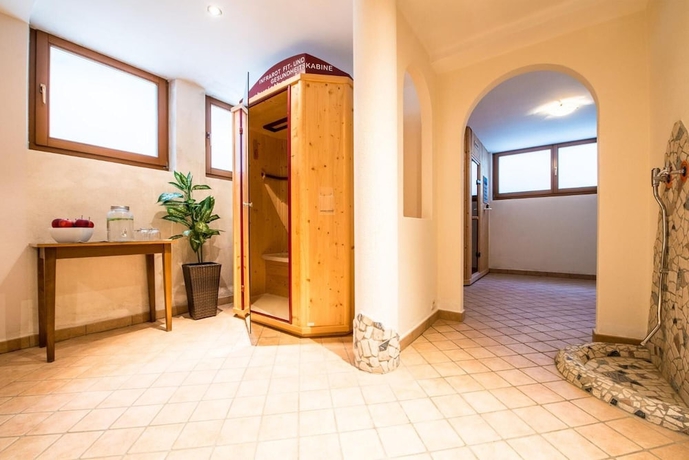 Imagen de la piscina del Hotel Garni Niederbacher. Foto 15