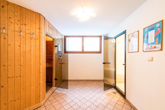 Imagen de la piscina del Hotel Garni Niederbacher. Foto 16