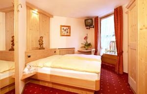 Imagen de la habitación del Hotel Garni Ortles. Foto 4