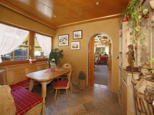 Imagen del bar/restaurante del Hotel Garni Ortles. Foto 2