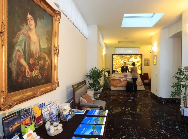 Imagen de los interiores del Hotel Garni Rio. Foto 19