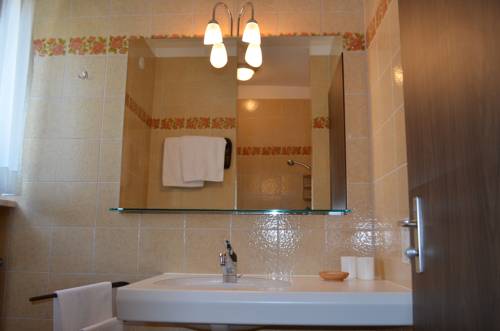 Imagen de la habitación del Hotel Garni Rivabella Au Lac. Foto 12