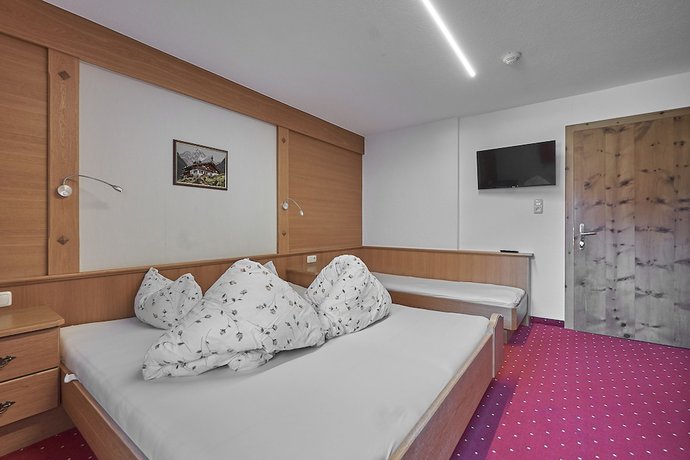 Imagen de la habitación del Hotel Garni Sch&ouml;nblick. Foto 6