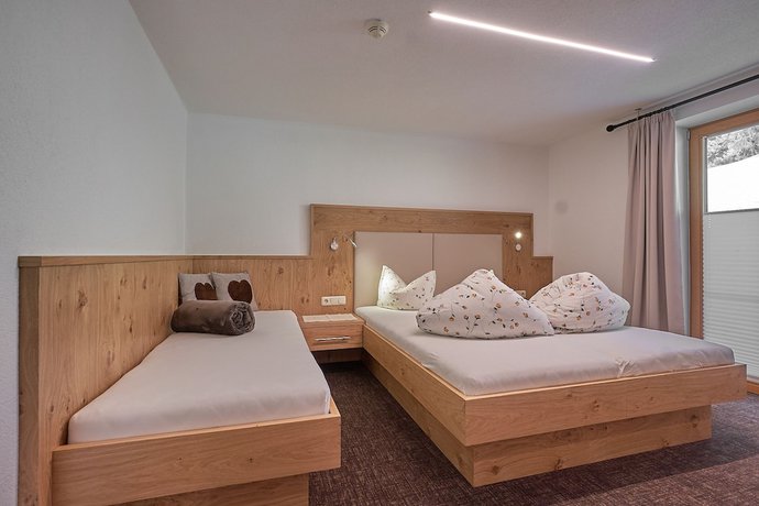 Imagen de la habitación del Hotel Garni Sch&ouml;nblick. Foto 14