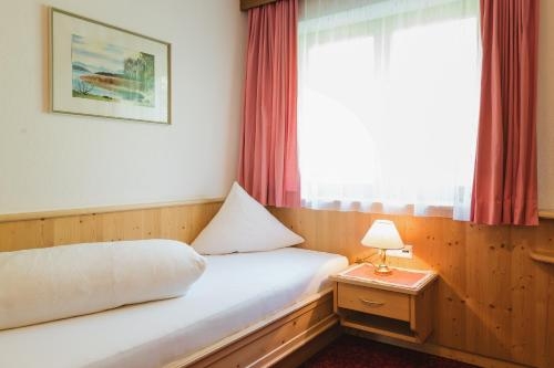 Imagen de la habitación del Hotel Garni Tirol. Foto 7