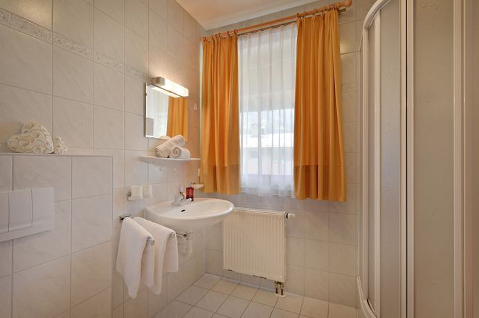 Imagen de la habitación del Hotel Garni Tirol. Foto 2