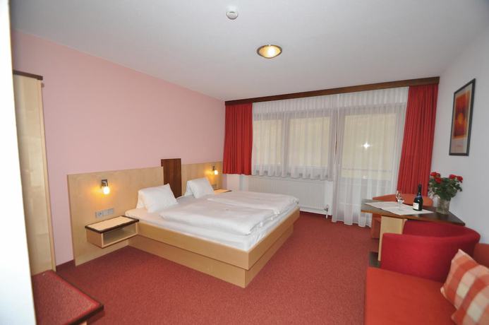 Imagen de la habitación del Hotel Garni Tirol. Foto 7