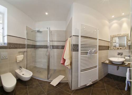 Imagen de la habitación del Hotel Garni Villa Tyrol. Foto 4
